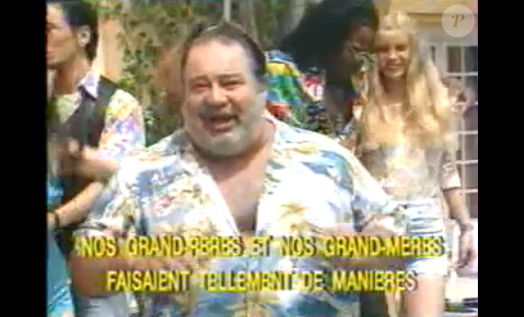 Vidéo karaoké du tube de Carlos, Big Bisou, dans laquelle apparait Marie Drucker.