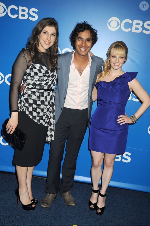 Miyam Bialik, Kunal Nayyar et Melissa Rauch de The Big Bang Theory en mai 2012 à New York.