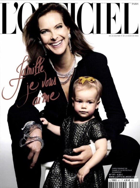 Carole Bouquet pose avec sa petite-fille en couverture de L'Officiel (décembre 2012-janvier 2013)
