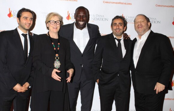 Olivier Nakache, Meryl Streep, Omar Sy, Eric Toledano et Harvey Weinstein apportent leur soutien à la Fondation Christopher & Dana Reeve lors d'une soirée à New York, le 28 novembre 2012.