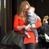 Hilary Duff et son fils Luca se promènent à Los Angeles le 28 novembe 2012.