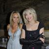 Amanda Lear et Cécile de Ménibus au dîner de gala de la Croix-Rouge à Paris le 29 novembre.