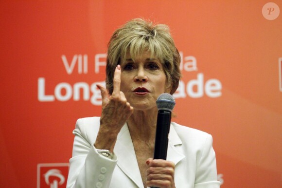 A 74 ans, Jane Fonda offre ses conseils de vie dans Prime Time, son dernier roman, lors d'une conférence à Sao Paulo, le 27 novembre 2012.