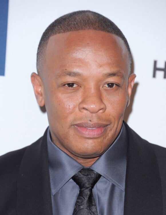 Dr. Dre, photographié lors du gala annuel Clive Davis & The Recording Company à l'hôtel Beverly Hilton, est le musicien le mieux payé de l'année avec 110 millions de dollars. Beverly Hills, le 11 février 2012.