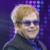 Avec 80 millions de dollars, Sir Elton John, ici immortalisé au piano lors du concert Peace One Day à la Wembley Arena, est le troisième musicien le mieux payé de l'année. Londres, le 21 septembre 2012.
