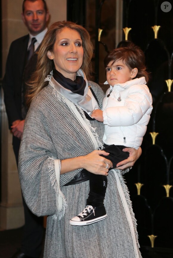 Céline Dion quitte le George V à Paris avec son mari René Angélil et ses enfants, René-Charles, et Nelson et Eddy, le 30 novembre 2012.
