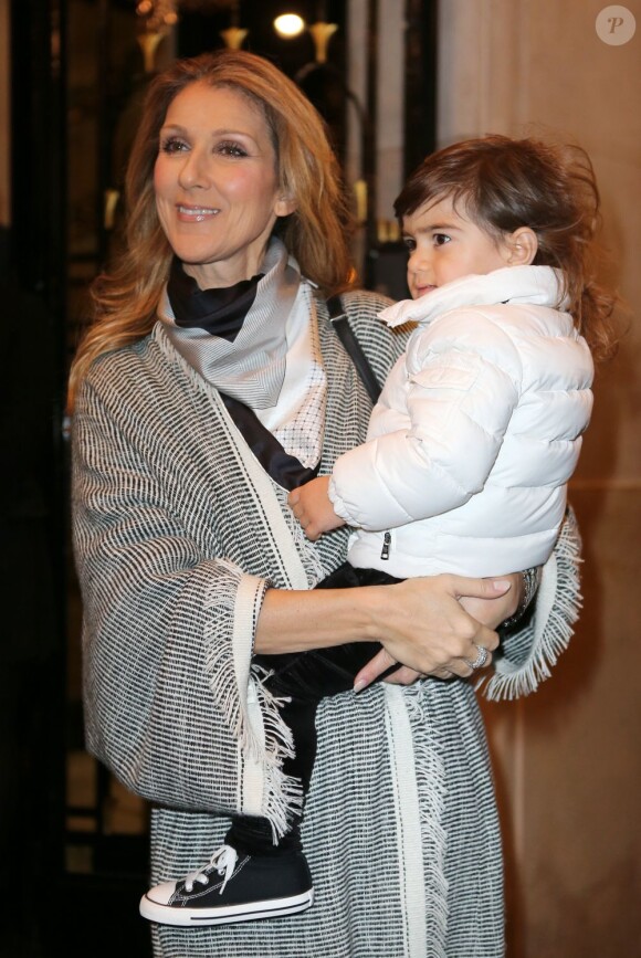 Céline Dion quitte le George V à Paris avec son mari René Angélil et ses enfants, René-Charles, et les jumeaux Nelson et Eddy, le 30 novembre 2012.