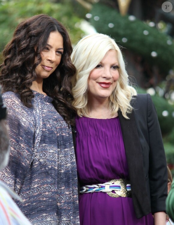 Tori Spelling sur le plateau de l'émission Extra à Los Angeles, le 4 décembre 2012.