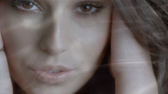 Cheryl Cole sensuelle avec les Girls Aloud pour Beautiful Cause You Love Me