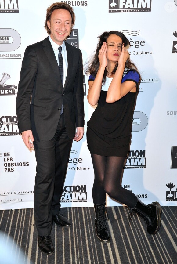 Sophia Aram et Stéphane Bern - Dîner de gala caritatif Action contre la faim à l'hôtel Pullman Bercy à Paris, le 5 Decembre 2012.