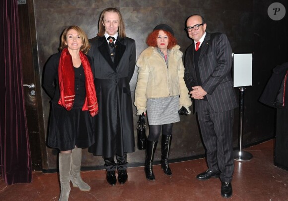 Daisy d'Errata, Morgan et sa mère Pascale de l'émission "Qui veut épouser mon fils 2" et Karl Zéro à l'avant-première du film "Moi, Luka Magnotta" de Karl Zéro et Daisy d'Errata au cinéma Elysées Biarritz à Paris le 5 décembre 2012.