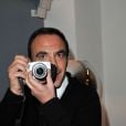 Nikos, passionné de photograpies, à la soirée de lancement de l'appareil photo Olympus 'Pen Lite' à la boutique Ephemere Olympus à Paris le 6 Decembre 2012.
