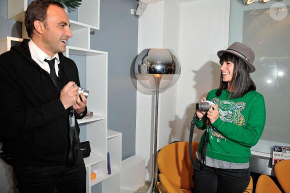 Nikos Aliagas et Alizée à la soirée de lancement de l'appareil photo Olympus 'Pen Lite' à la boutique Ephemere Olympus à Paris le 6 Decembre 2012.