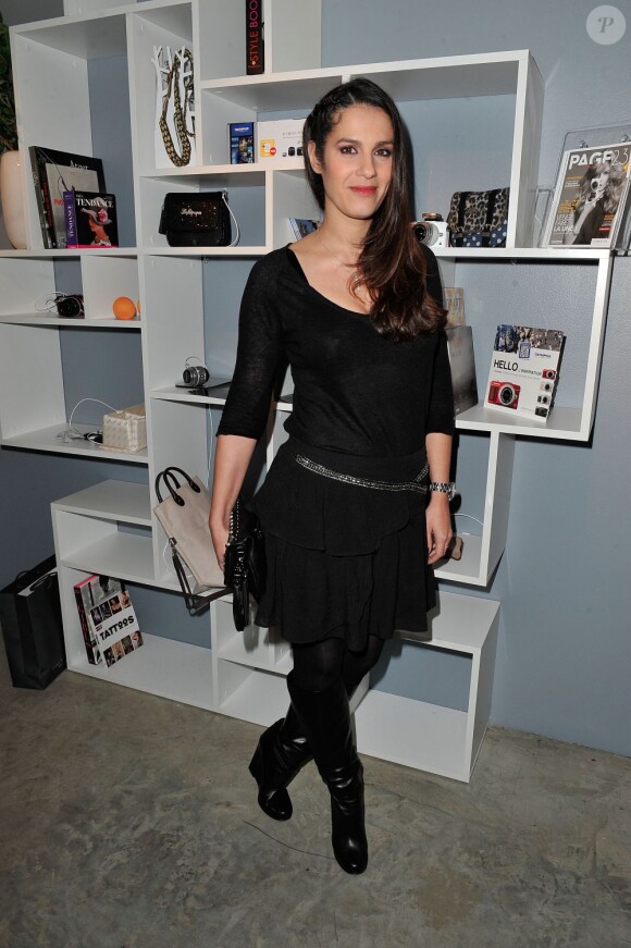 Elisa Tovati à la soirée de lancement de l'appareil photo Olympus 'Pen Lite' à la boutique Ephemere Olympus à Paris le 6 Decembre 2012.