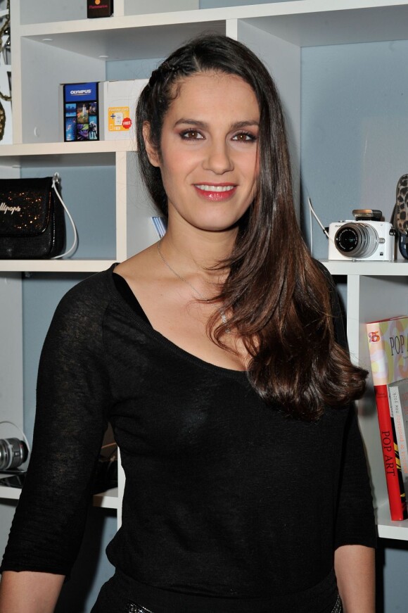 Elisa Tovati à la soirée de lancement de l'appareil photo Olympus 'Pen Lite' à la boutique Ephemere Olympus à Paris le 6 Decembre 2012.