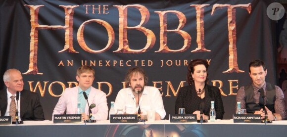 Le réalisateur du film Peter Jackson et son cast en conférence de presse à Wellington, le 28 novembre 2012.