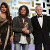L'Etoile d'or pour le film L'Attentat de Ziad Doueiri, remise par Priyanka Chopra et John Boorman lors de la cérémonie de clôture du Festival du Film de Marrakech le 8 décembre 2012
