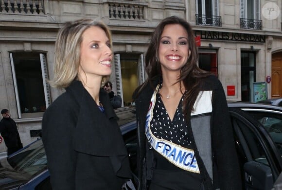 Miss France 2013 alias Marine Lorphelin sort d'Europe 1 avec Sylvie Tellier, à Paris, le 10 décembre 2012