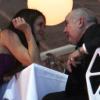 Katie Holmes en grande conversation (et plus si affinités ?) avec le metteur en scène Jack O'Brien lors d'une soirée à New York le 10 décembre 2012