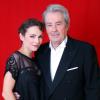 Claire Keim et Alain Delon lors de l'enregistrement de l'émission Le grand cabaret sur son 31, le 7 décembre 2012. L'émission sera diffusée le 31 décembre 2012.