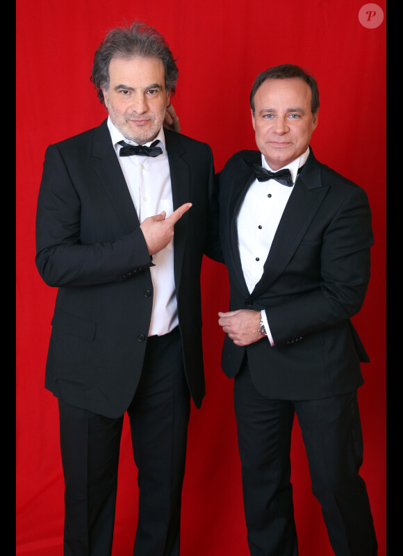 Raphaël Mezrahi et Fabien Lecoeuvre lors de l'enregistrement de l'émission Le grand cabaret sur son 31, le 7 décembre 2012. L'émission sera diffusée le 31 décembre 2012.