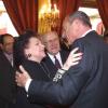 Jacques Chirac avec Galina Vichnevskaïa et son mari Mstislav Rostropovitch en 2001 à l'Elysée, lors de la remise des insignes de la Légion d'honneur au virtuose russe.