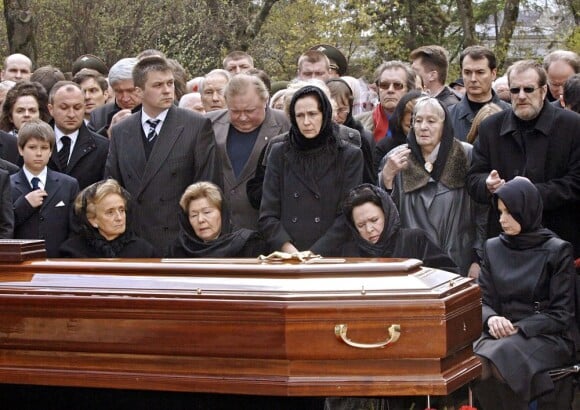 Bernadette Chirac à Moscou le 29 avril 2007 pour les obsèques de Mstislav Rostropovitch. Sa veuve Galina Vichnevskaïa l'a rejoint dans l'au-delà le 11 décembre 2012, décédée à 86 ans.