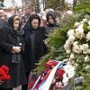 Galina Vishnevskaïa avec ses filles aux obsèques de Mstislav Rostropovitch à Moscou le 29 avril 2007.