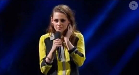 Kristen Stewart lors du concert de soutien aux victimes de l'ouragan Sandy, le 12 décembre 2012 à New York.