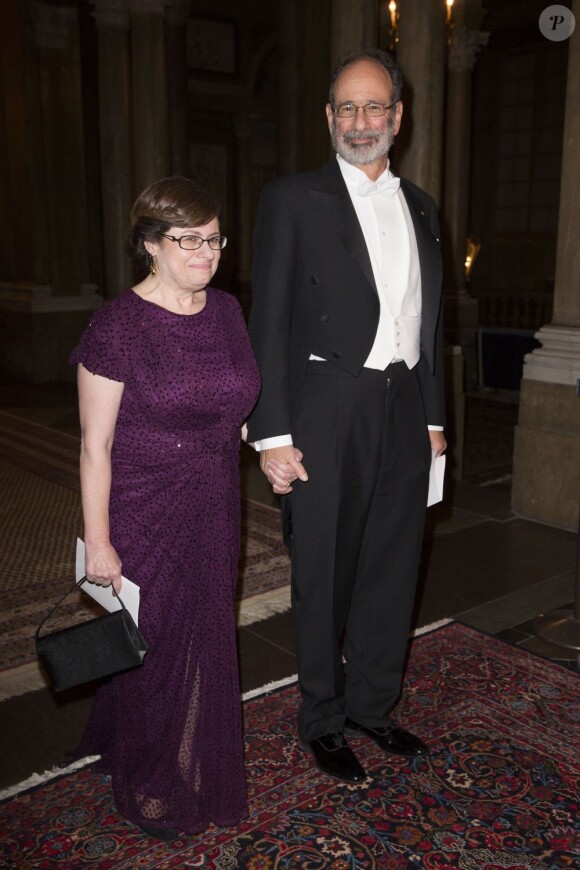 Emilie Roth et Alvin E. Roth arrivant pour le dîner de gala en l'honneur des lauréats des prix Nobel, donné le 11 décembre 2012 dans la salle Mer Blanche du palais Drottningholm, à Stockholm.