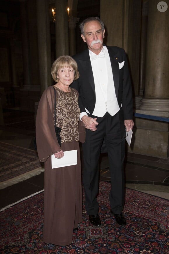 David J Wineland, prix Nobel de physique, et sa femme Sedna Quimby arrivant pour le dîner de gala en l'honneur des lauréats des prix Nobel, donné le 11 décembre 2012 dans la salle Mer Blanche du palais Drottningholm, à Stockholm.