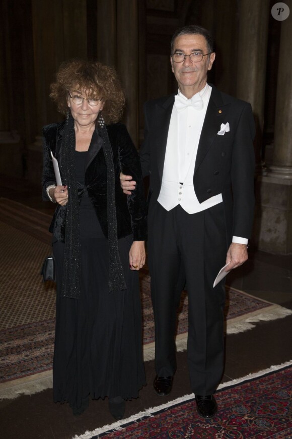Serge Haroche, prix Nobel de physique, et sa femme Claudine arrivant pour le dîner de gala en l'honneur des lauréats des prix Nobel, donné le 11 décembre 2012 dans la salle Mer Blanche du palais Drottningholm, à Stockholm.