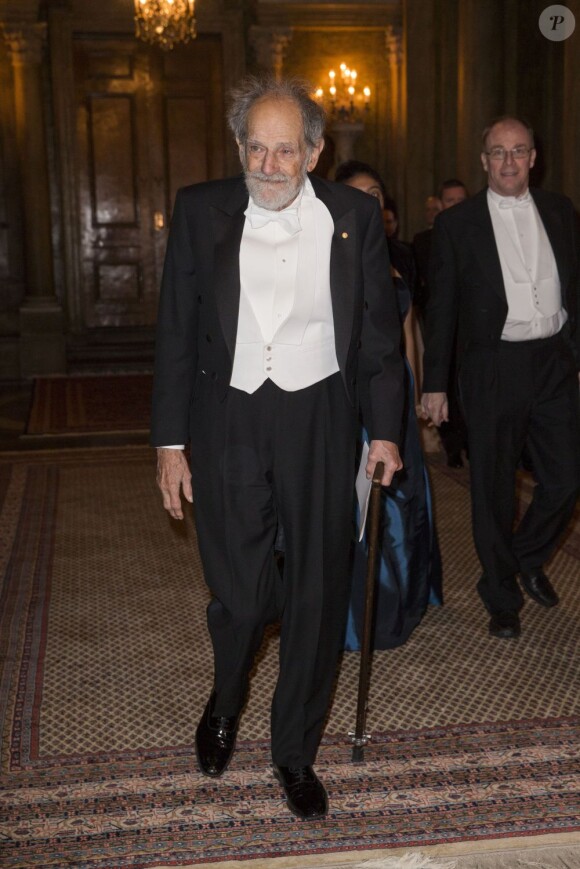 Lloyd S. Shapley arrivant pour le dîner de gala en l'honneur des lauréats des prix Nobel, donné le 11 décembre 2012 dans la salle Mer Blanche du palais Drottningholm, à Stockholm.