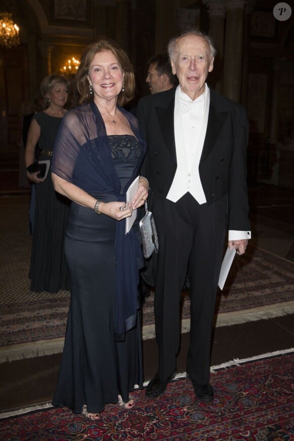 Elizabeth L. Lewis Watson et James D. Watson arrivant pour le dîner de gala en l'honneur des lauréats des prix Nobel, donné le 11 décembre 2012 dans la salle Mer Blanche du palais Drottningholm, à Stockholm.