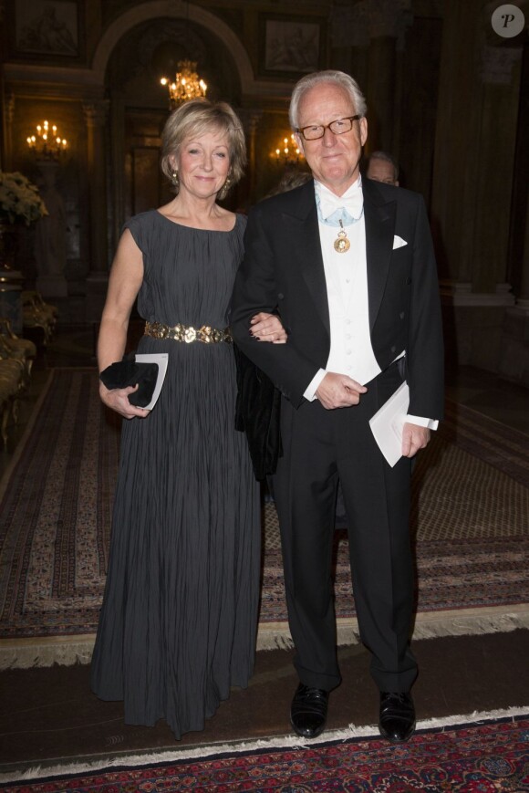 Lars Heikensten et sa femme arrivant pour le dîner de gala en l'honneur des lauréats des prix Nobel, donné le 11 décembre 2012 dans la salle Mer Blanche du palais Drottningholm, à Stockholm.