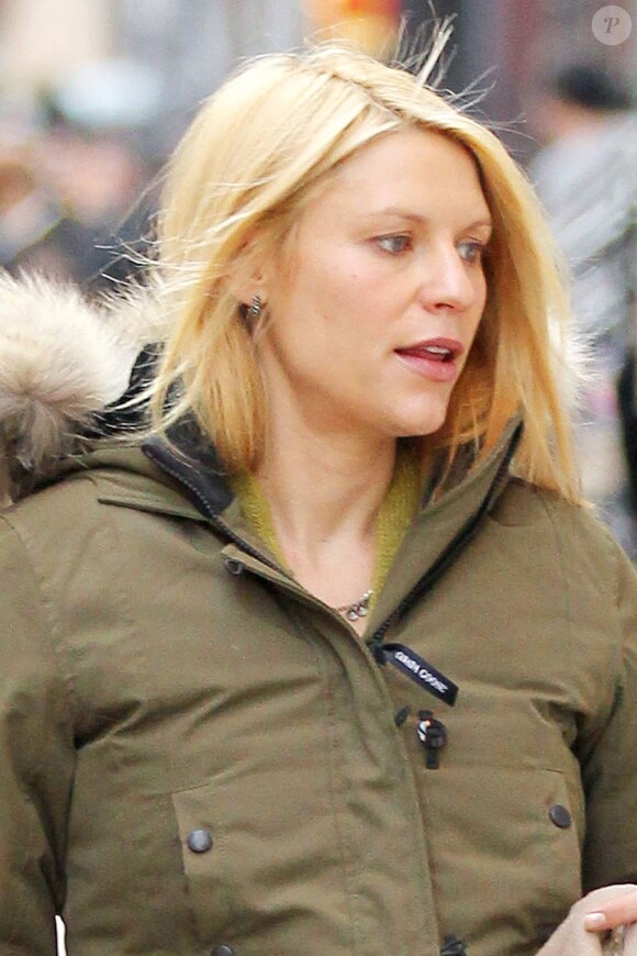 La pétillante Claire Danes enceinte attend patiemment l'arrivée de bébé en se promenant dans les rues de New York. Le 13 décembre 2012