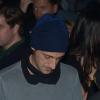 Adrien Brody collé à son portable dans la discothèque l'Arc à Paris, le 8 décembre 2012.