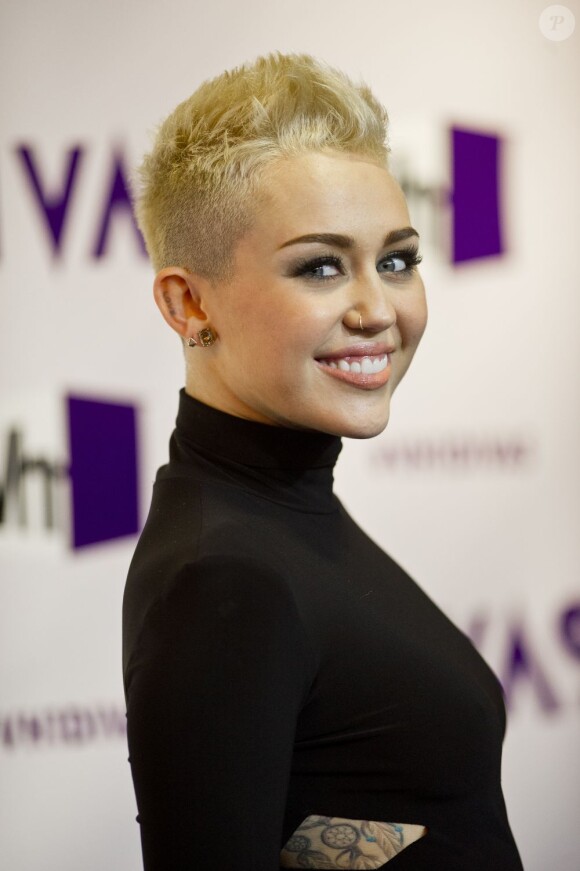 Miley Cyrus pose à la soirée VH1 Divas 2012 à Los Angeles, le 16 décembre 2012.