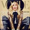 Gwen Stefani, habillée en Saint Laurent et chaussée de bottines Alexander Wang, pose en couverture du magazine Vogue de janvier 2013. Photo par Annie Leibovitz.
