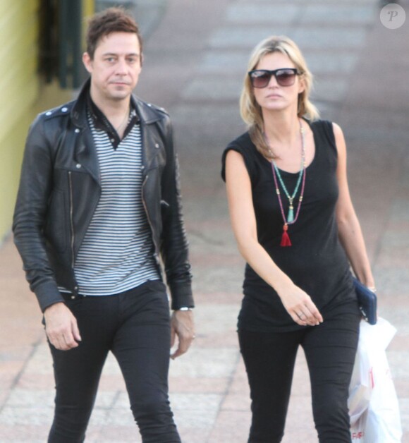 Exclusif - Kate Moss et son mari Jamie Hince arrivent en vacances à Saint-Barthélemy, le 13 décembre 2012.