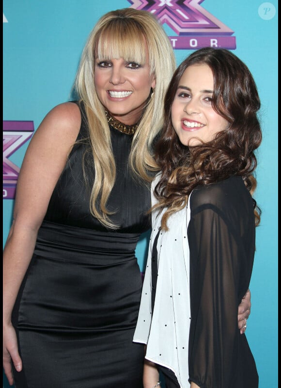 Britney Spears et Carly Rose Sonenclar à la conférence de presse pour la dernière émission de la saison de l'émission X Factor à Los Angeles, le 17 decembre 2012.