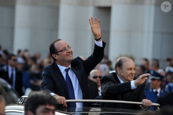 François Hollande lors du premier jour de son voyage en Algérie, mercredi 19 décembre 2012 au côté du président Abdelaziz Bouteflika