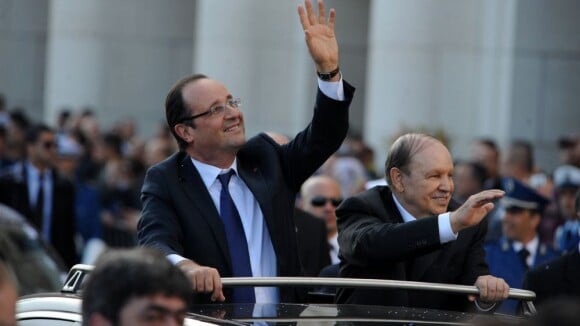 François Hollande et Valérie Trierweiler : Bain de foule dans les rues d'Alger