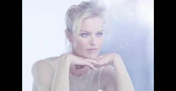 Eva Herzigova dans les coulisses de la campagne Dior Beauté.
Capture d'écran
