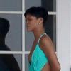Rihanna, sexy en maillot de bain turquoise dans sa maison à Bridgetown. Le 21 décembre 2012.