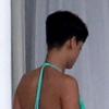 Rihanna, sexy en maillot de bain turquoise dans sa maison à Bridgetown. Le 21 décembre 2012.