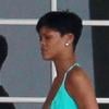 Rihanna, sexy en maillot de bain turquoise dans sa maison à Bridgetown. Le 21 décembre 2012.