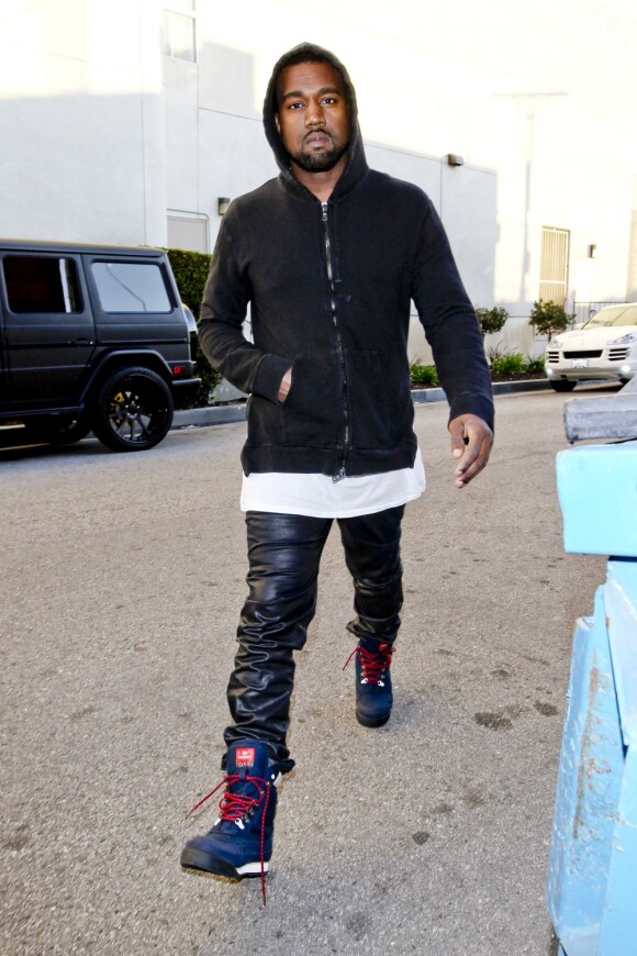 Kanye West accompagne sa chérie Kim Kardashian dans une salle de sport dans le quartier de Studio City. Los Angeles, le 22 décembre 2012.