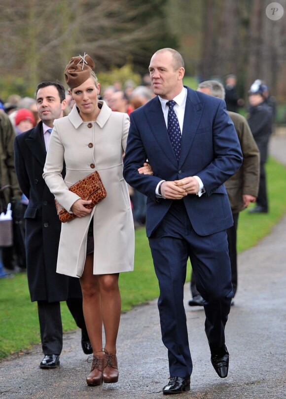 Zara Tindall et Mike Tindall. La famille royale d'Angleterre assiste à la messe de Noël en l'église St Mary Magdalene Church à Sandringham. Le 25 décembre 2012