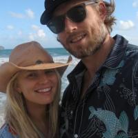 Jessica Simpson enceinte et sa soeur Ashlee : Plage avec leurs enfants à Hawaï